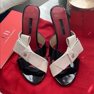 Carolina Herrera “Leather Sandals with bow” 👡❤️